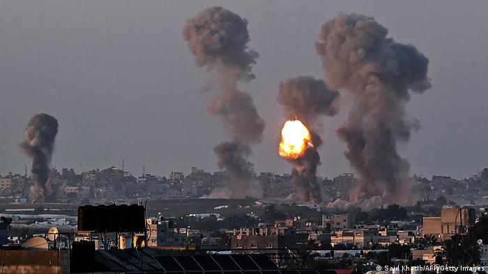ادامه‌ی حمله‌های هوایی اسرائیل، با وجود درخواست‌ها برای آتش‌بس